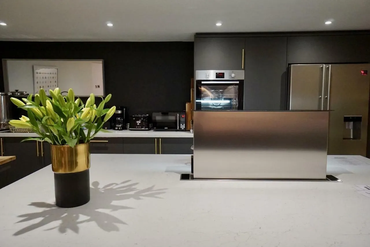N5 Townhouse, Brighton Sleeps 20 Villa