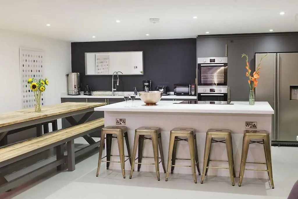 N5 Townhouse, Brighton Sleeps 20 Villa