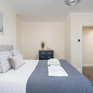 Apartment Modern 3 Bedroom - Sleeps 6, Brighton