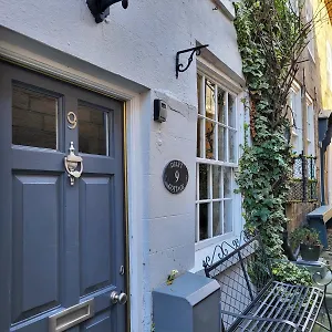 Delft , Robin Hood's Bay United Kingdom